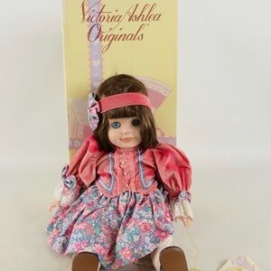 Victoria Aslea Original 1989 Goebel Porcelain Doll [G2356]